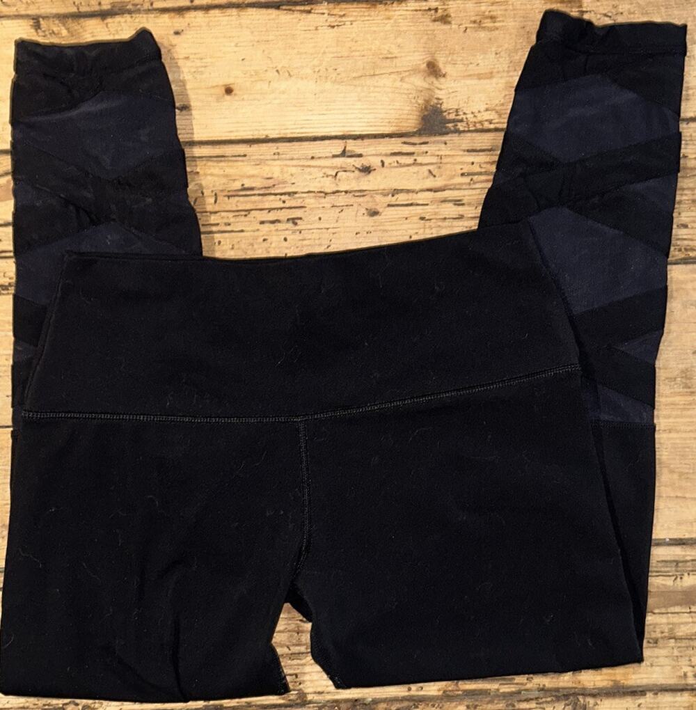 Lorna Jane Women’s Size L Black Cropped Crisscross Leggings